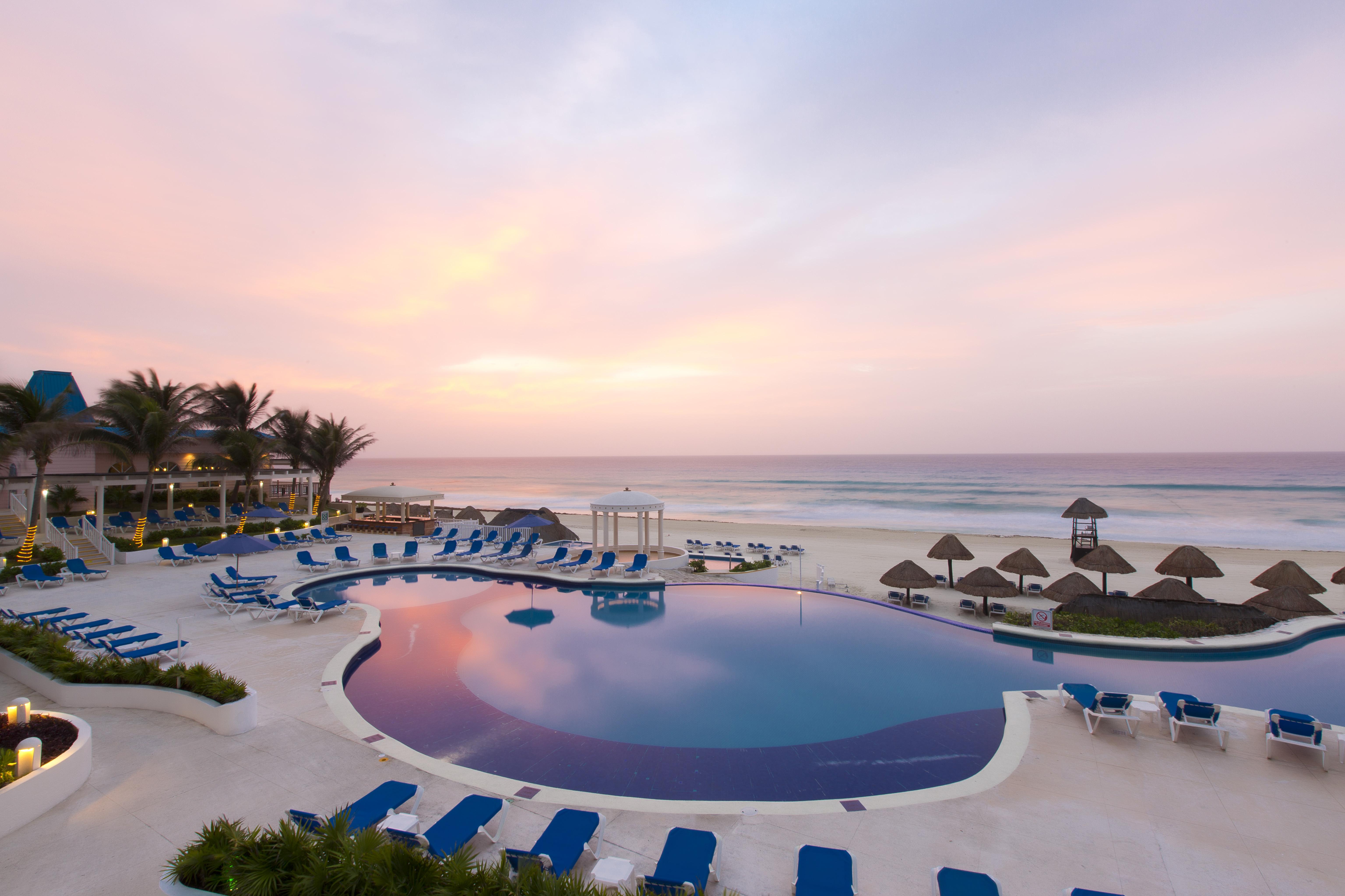 Golden Parnassus Resort & Spa (Adults Only) Канкун Екстериор снимка