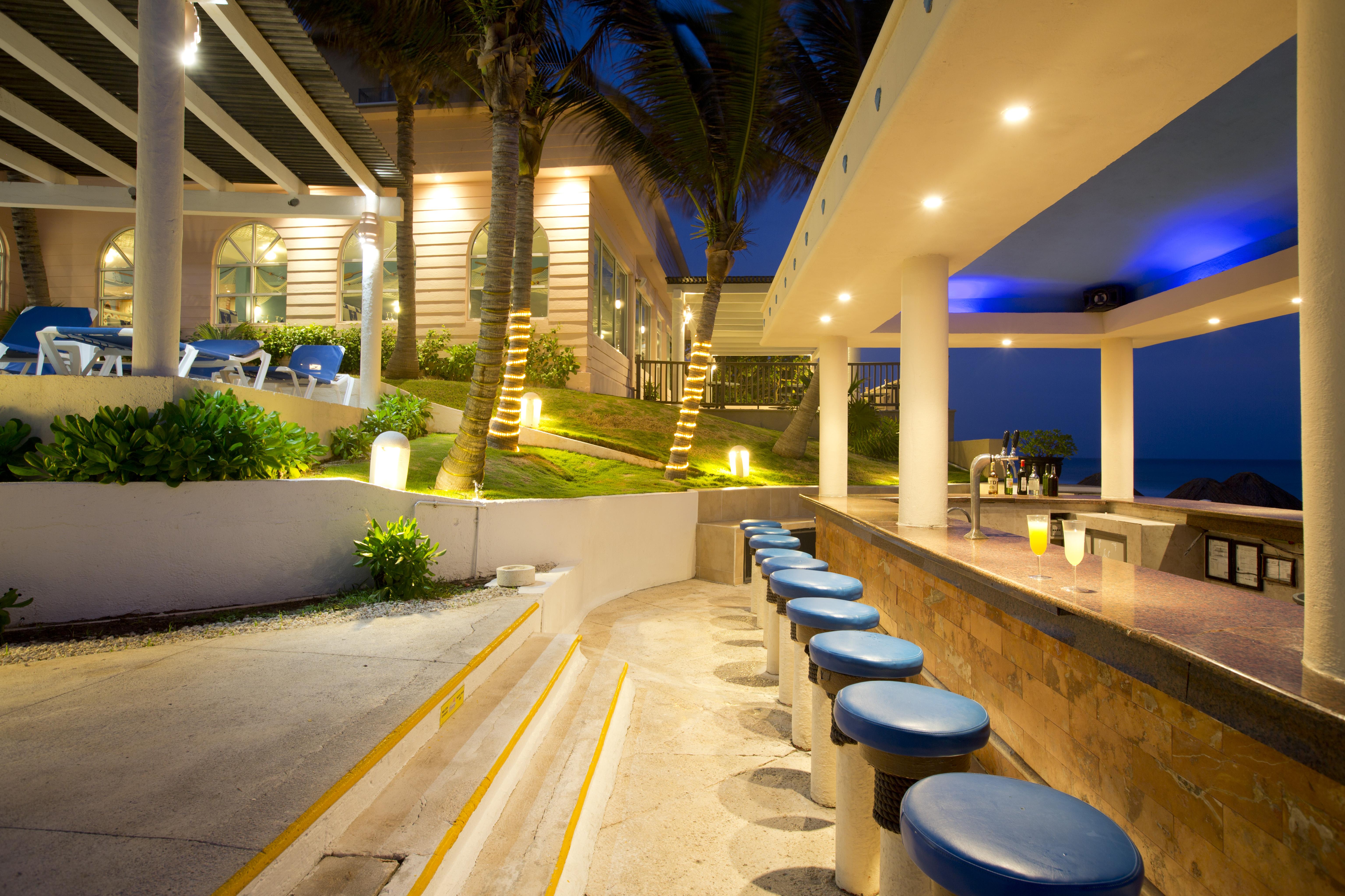 Golden Parnassus Resort & Spa (Adults Only) Канкун Екстериор снимка