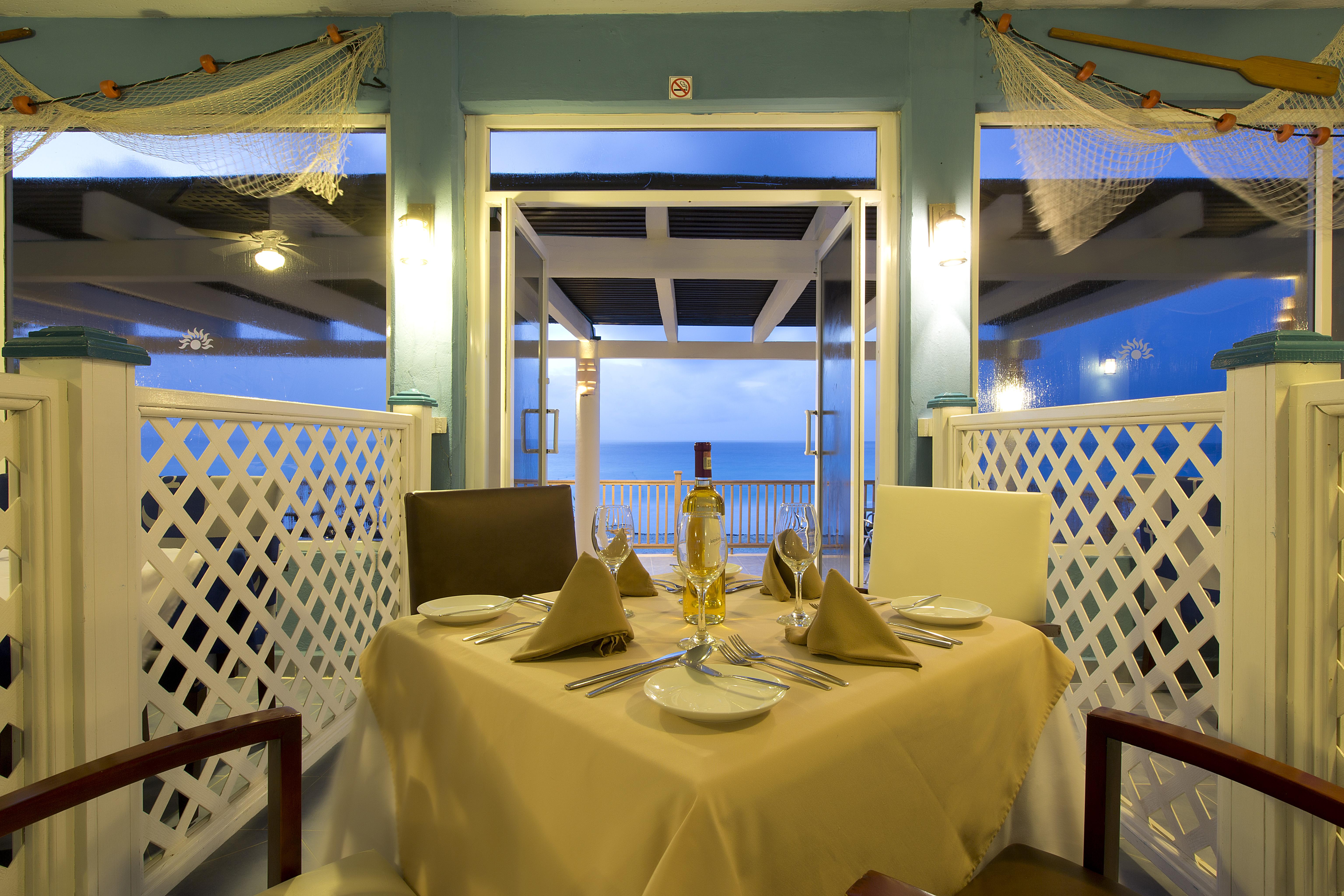 Golden Parnassus Resort & Spa (Adults Only) Канкун Екстериор снимка