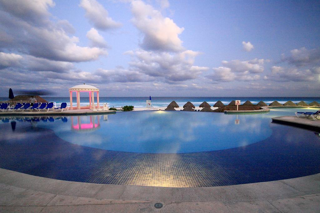 Golden Parnassus Resort & Spa (Adults Only) Канкун Екстериор снимка